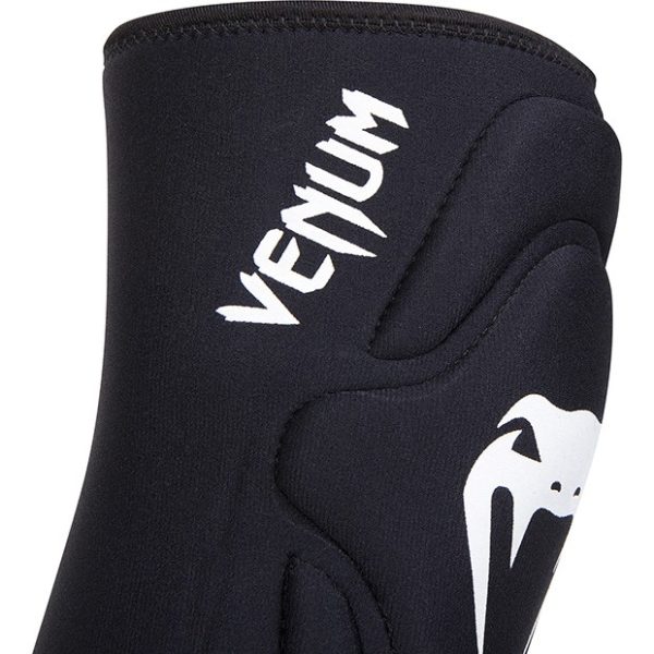 За коляно VENUM BLACK 1
